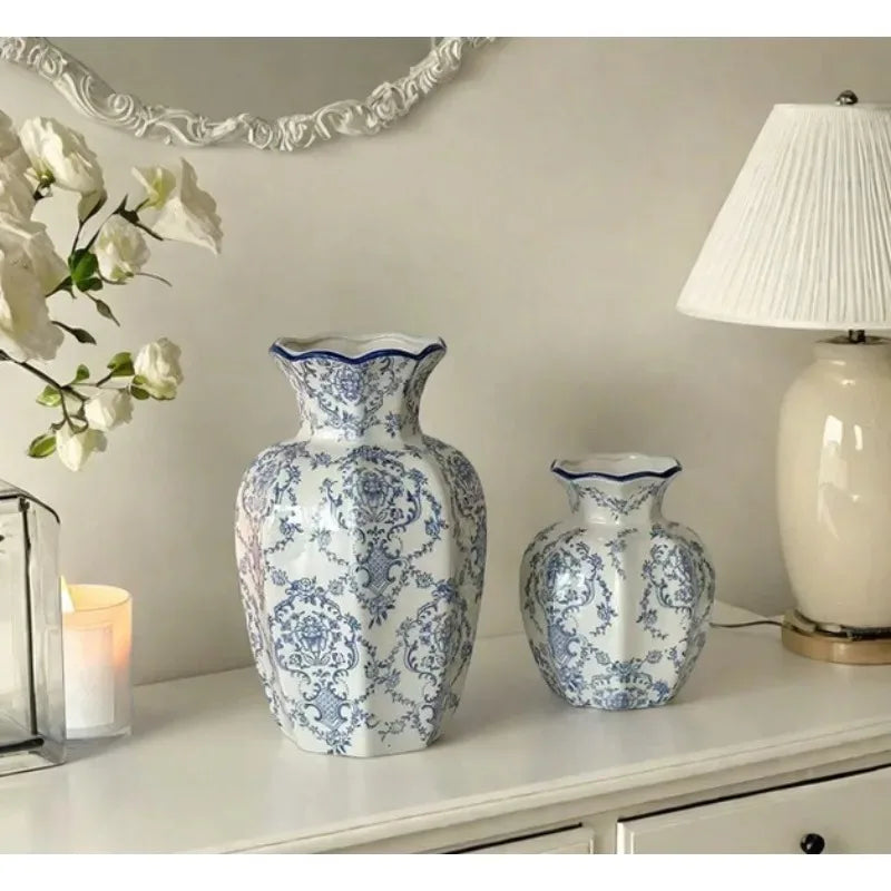 Vaso de Porcelana Pintado à Mão Azul & Branco — Estética Retrô Oriental