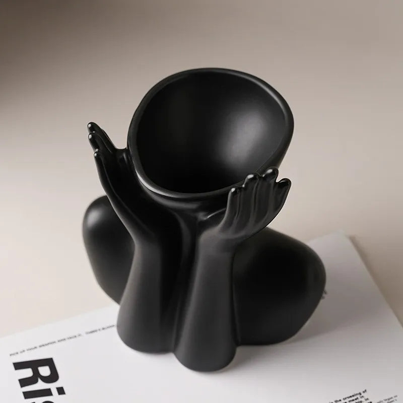 Vaso Escultural Body Art Mãos & Silhueta em Cerâmica — Design Nórdico