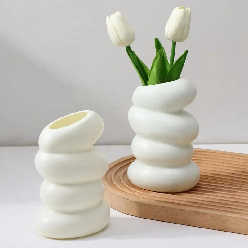 Vaso Nórdico Espiral Minimalista Off-White — Design Geométrico
