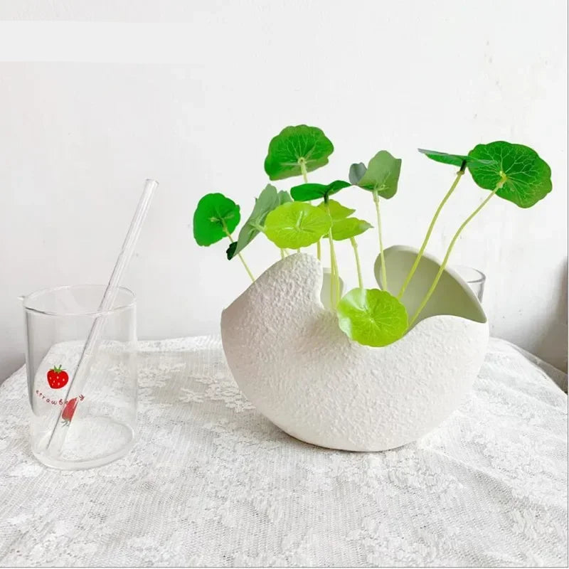 Vaso Orgânico de Cerâmica Branca — Design Nórdico Minimalista