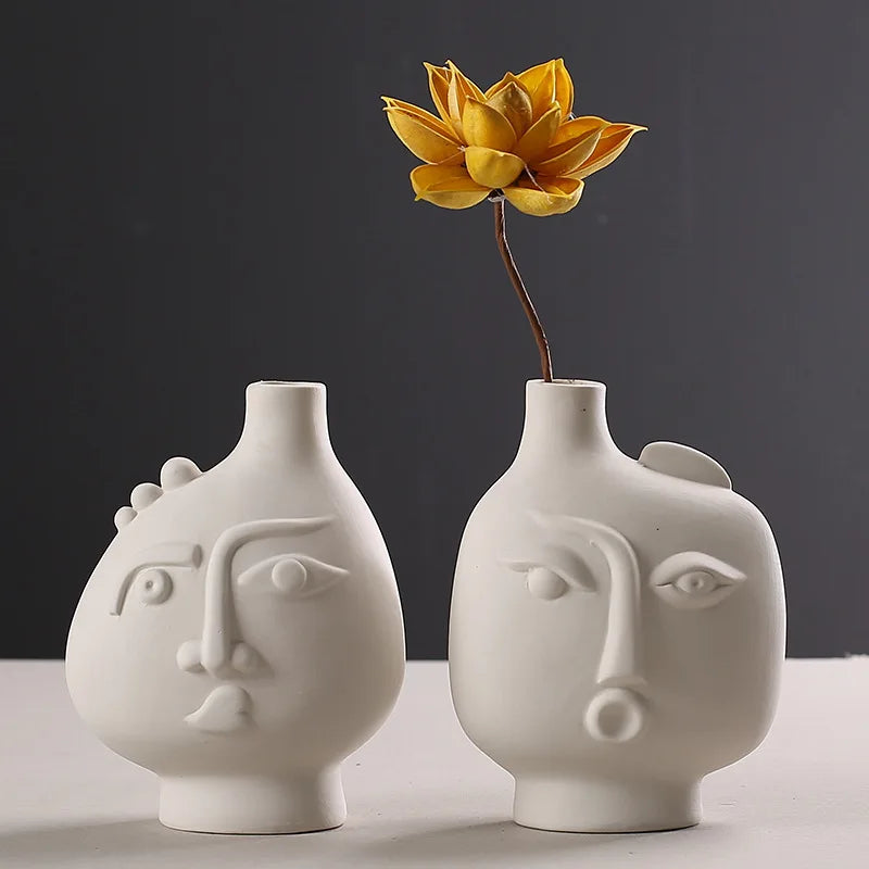 Vaso Escultural Busto Silhueta Humana em Cerâmica Fosca — Arte Nórdica