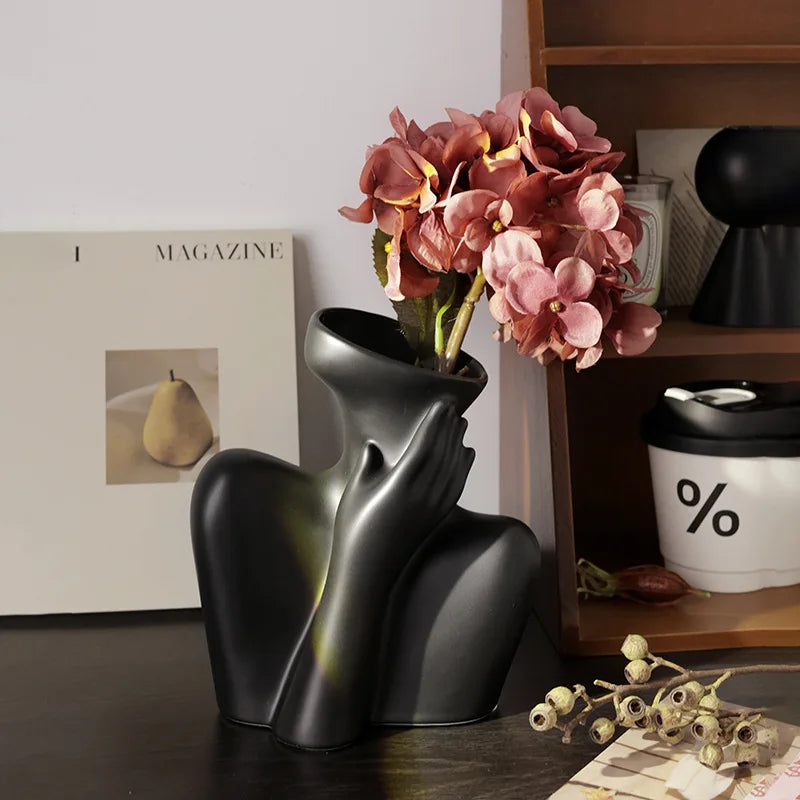 Vaso Escultural Body Art Mãos & Silhueta em Cerâmica — Design Nórdico