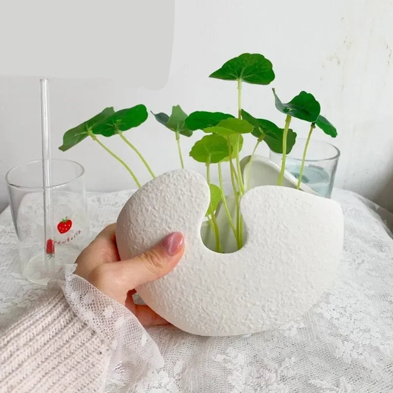 Vaso Orgânico de Cerâmica Branca — Design Nórdico Minimalista