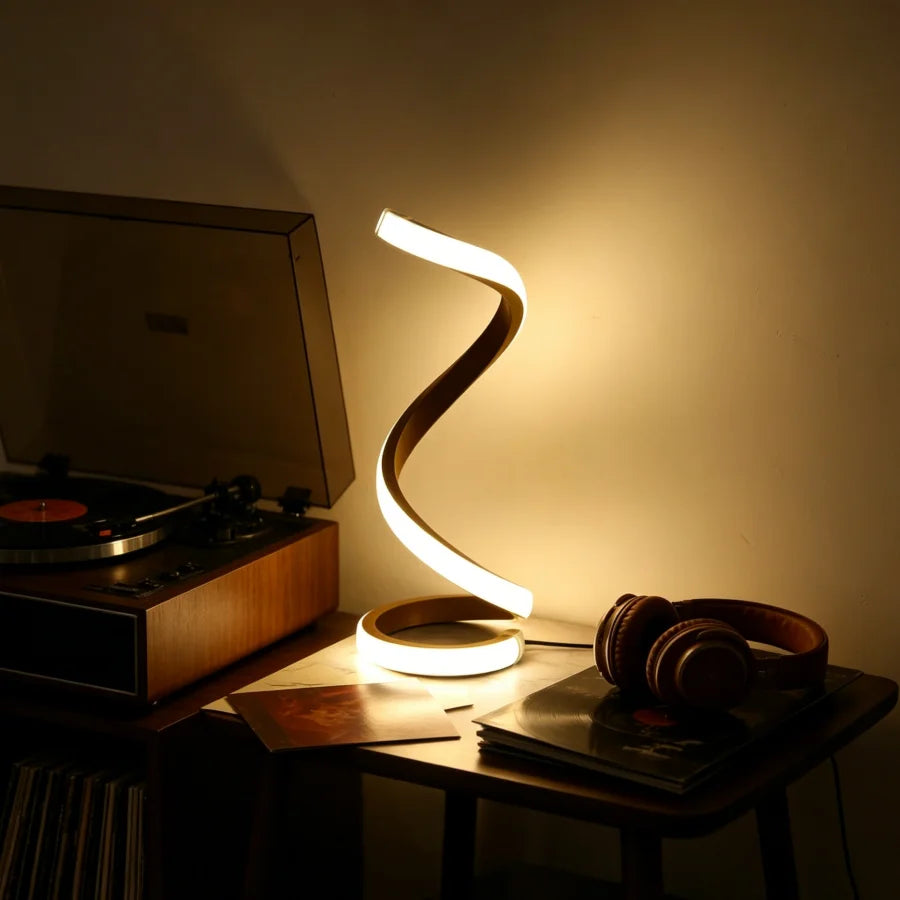 Luminária de Mesa Escultural Espiral Dourada LED — 3 Tons de Luz USB