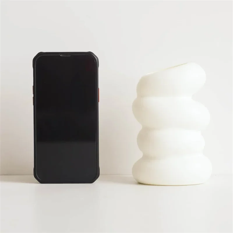 Vaso Nórdico Espiral Minimalista Off-White — Design Geométrico