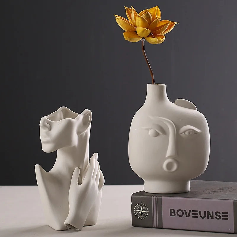 Vaso Escultural Busto Silhueta Humana em Cerâmica Fosca — Arte Nórdica