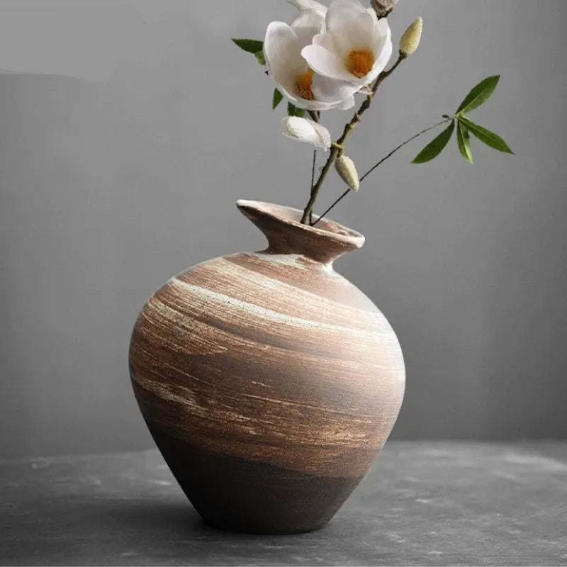 Vaso de Cerâmica Rústica Texturizada — Estética Wabi-Sabi Artesanal