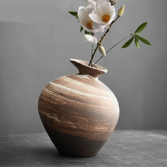 Vaso de Cerâmica Rústica Texturizada — Estética Wabi-Sabi Artesanal