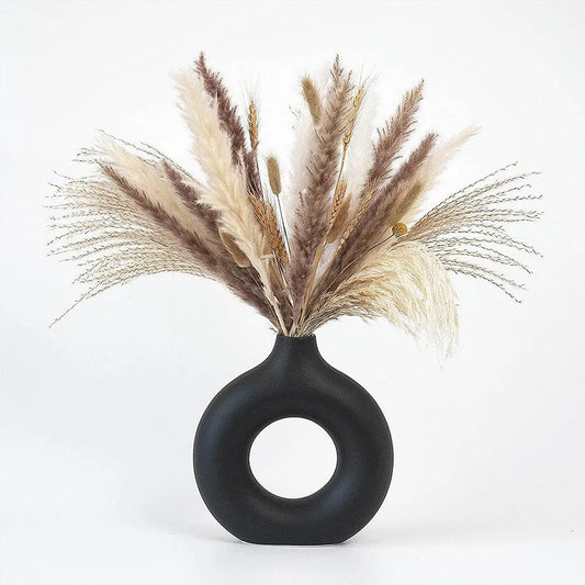 Vaso Escultural Donut em Cerâmica Preto Fosco — Design Escandinavo