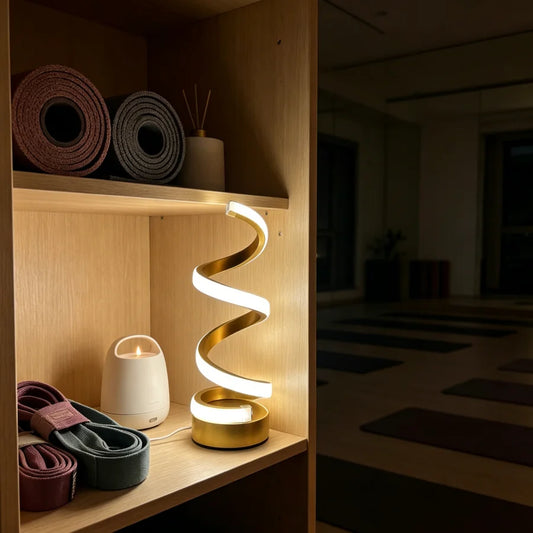Luminária de Mesa Escultural Espiral Dourada LED — 3 Tons de Luz USB