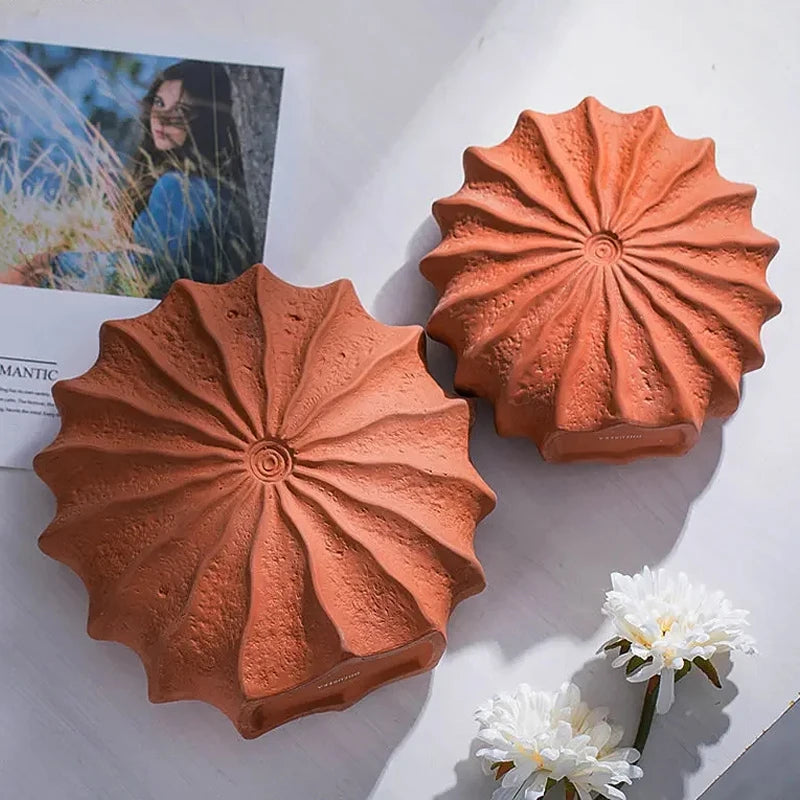 Vaso Escultural Concha do Mar em Cerâmica Fosca — Design Orgânico