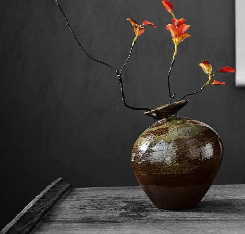 Vaso de Cerâmica Rústica Texturizada — Estética Wabi-Sabi Artesanal